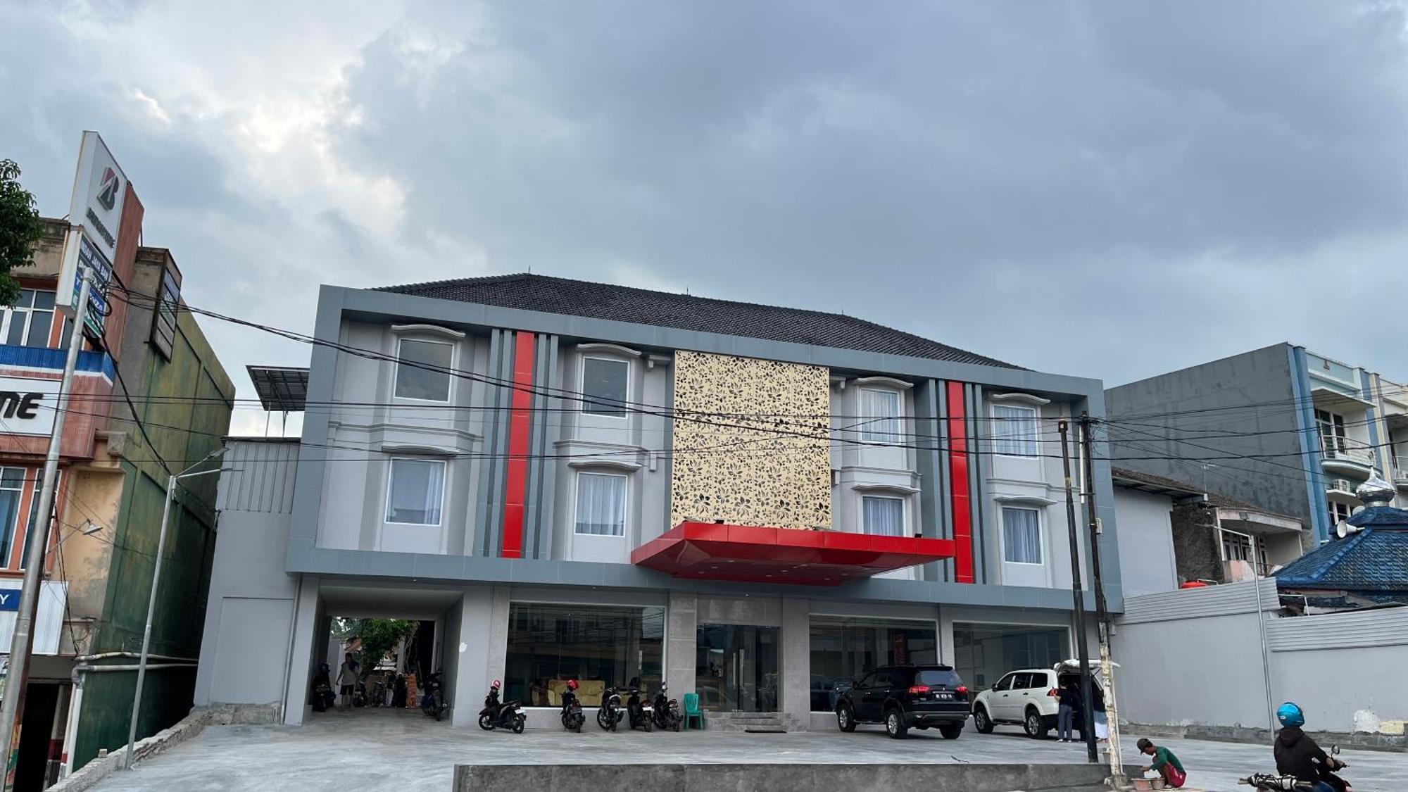 Hotel Reddoorz Premium At Jalan Diponegoro Lampung Bandar Lampung Exterior foto