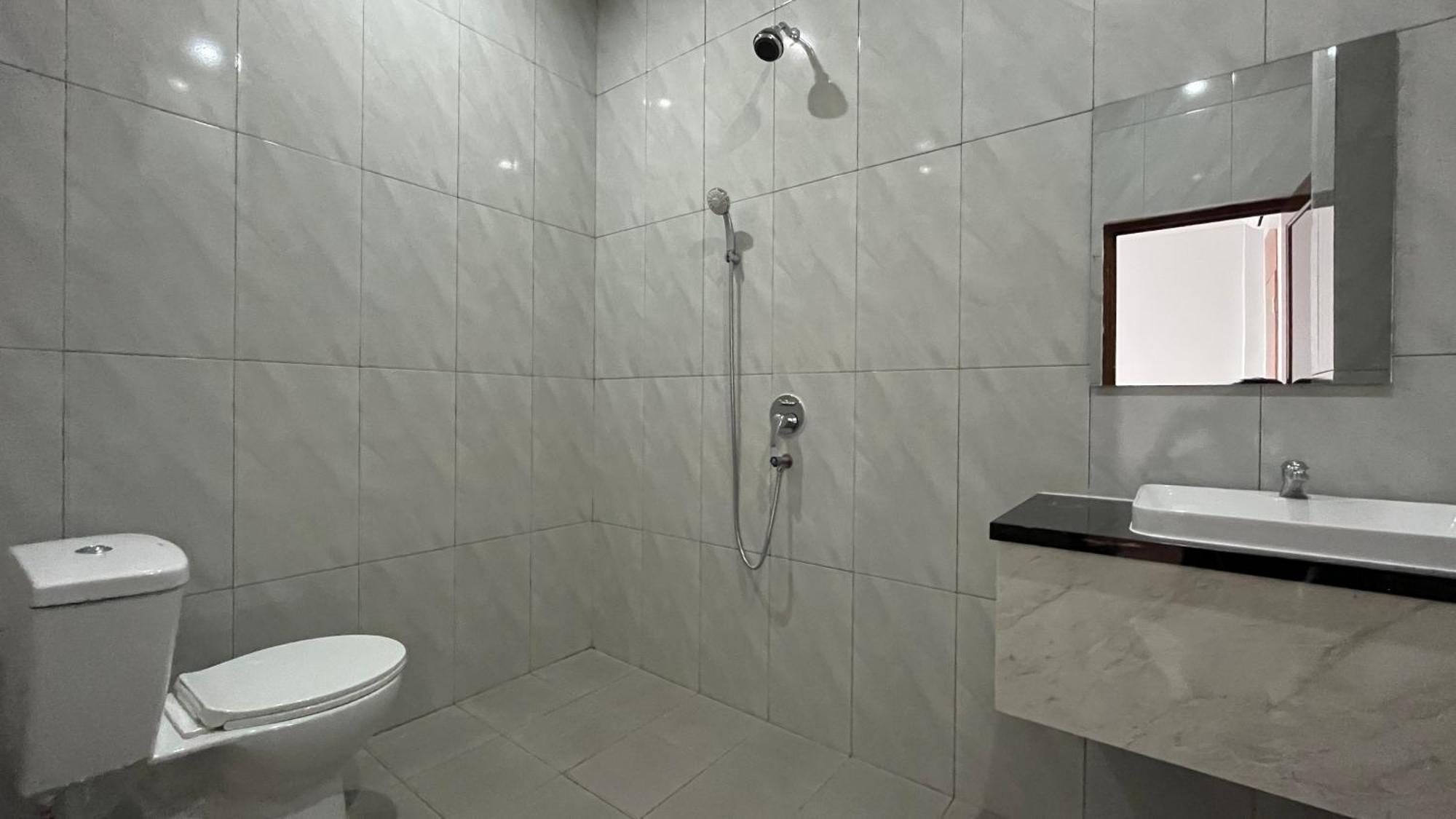 Hotel Reddoorz Premium At Jalan Diponegoro Lampung Bandar Lampung Exterior foto