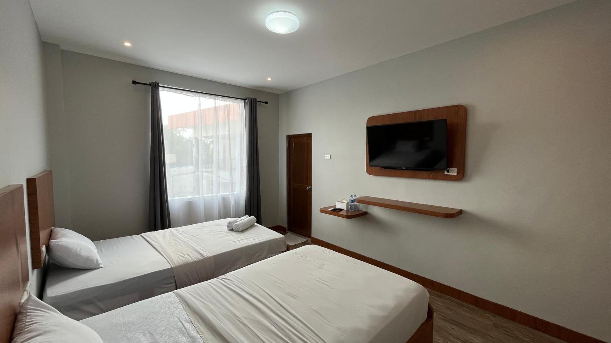 Hotel Reddoorz Premium At Jalan Diponegoro Lampung Bandar Lampung Exterior foto