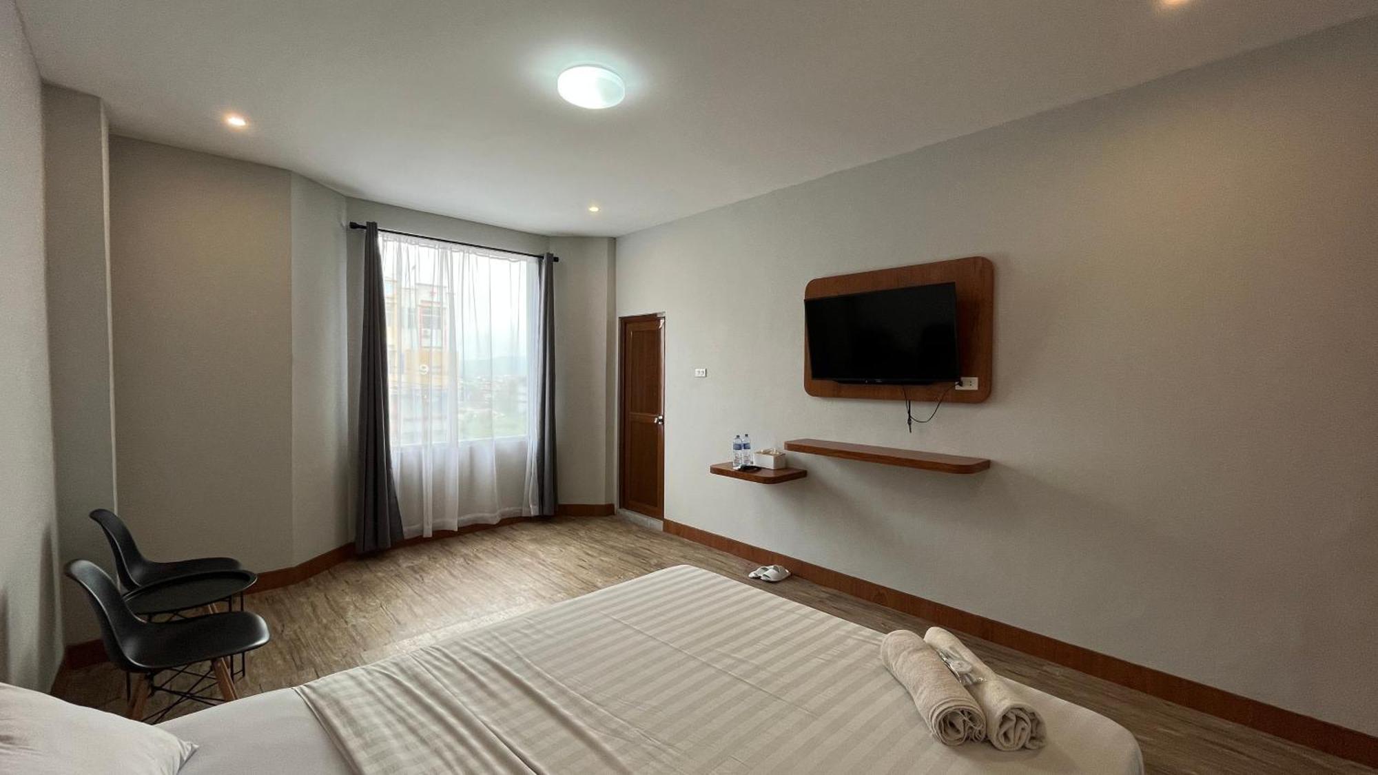 Hotel Reddoorz Premium At Jalan Diponegoro Lampung Bandar Lampung Exterior foto
