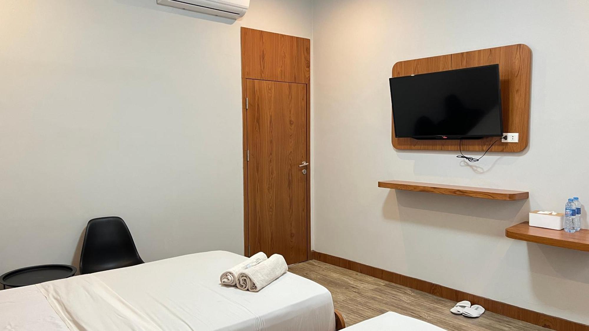 Hotel Reddoorz Premium At Jalan Diponegoro Lampung Bandar Lampung Exterior foto