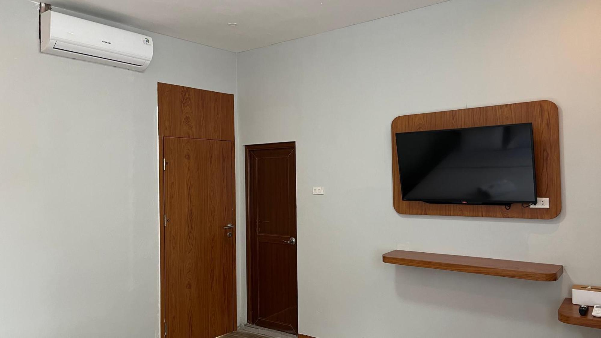 Hotel Reddoorz Premium At Jalan Diponegoro Lampung Bandar Lampung Exterior foto