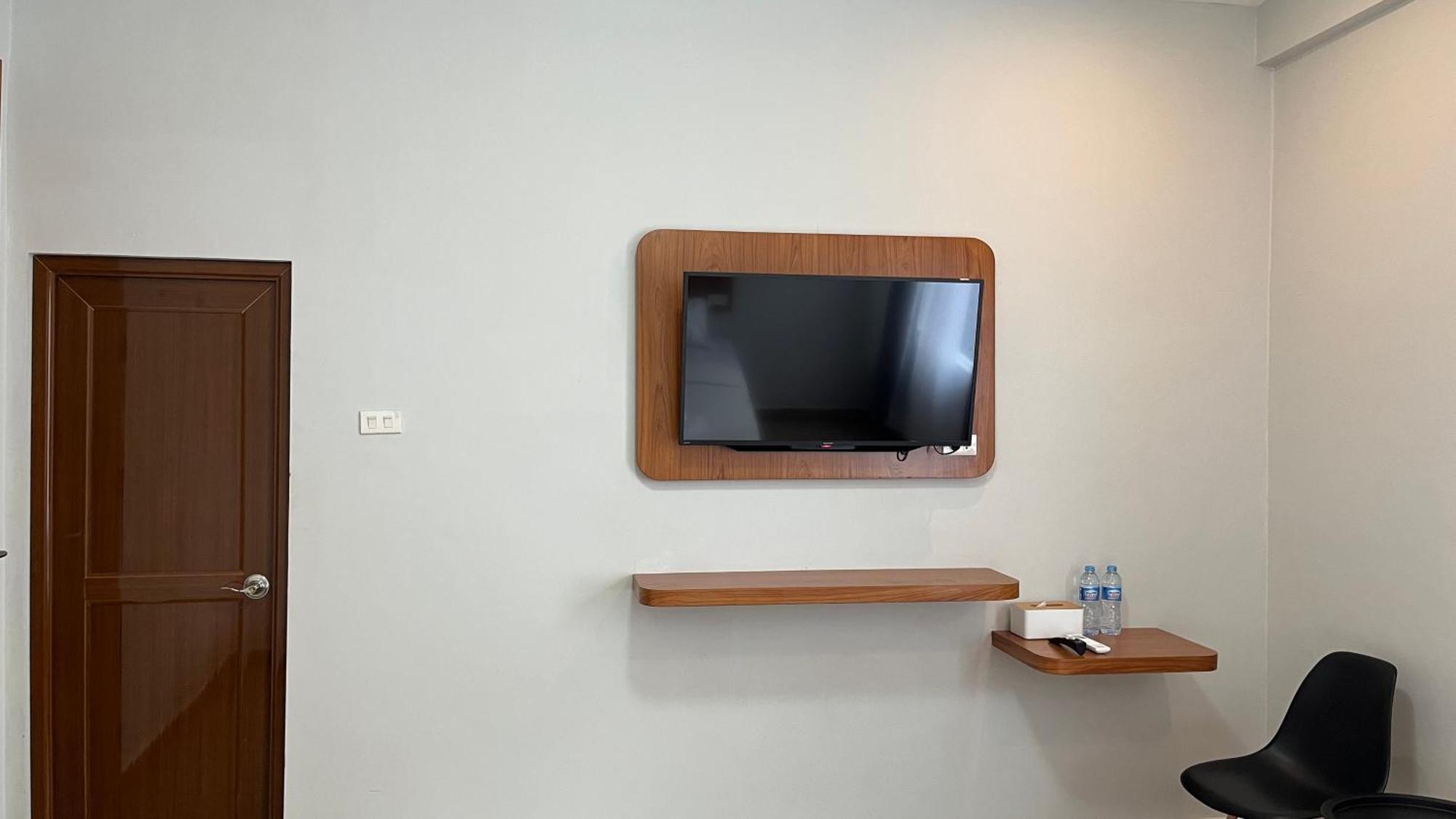 Hotel Reddoorz Premium At Jalan Diponegoro Lampung Bandar Lampung Exterior foto